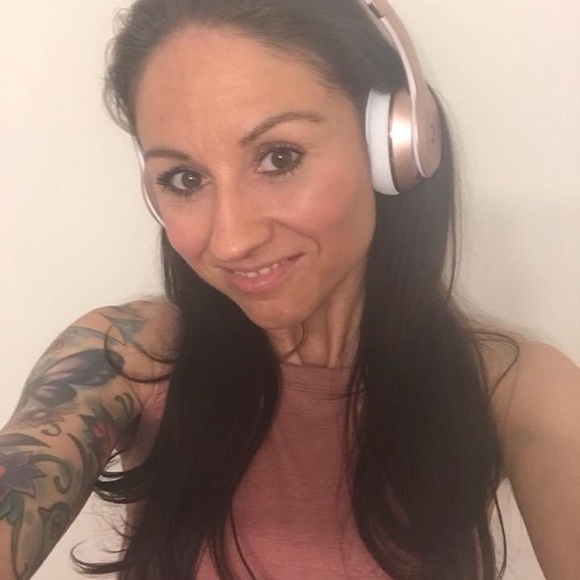 Meet Your Posher, Jessie - Picture 3 of 5